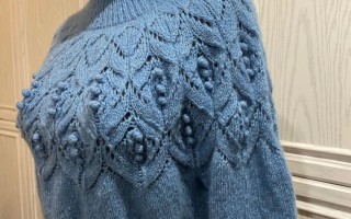 有关毛衣的短视频制作 光影-云彩素色黑白经典拼花钩针套头衫(附详细教程）