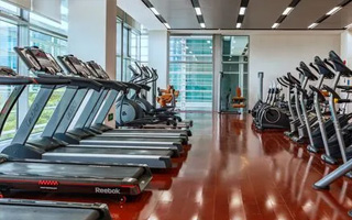 浙江拍摄制作短视频招聘 刚毕业进浙江车灯模具厂，一个月才500，还得打预支条，最多拿400